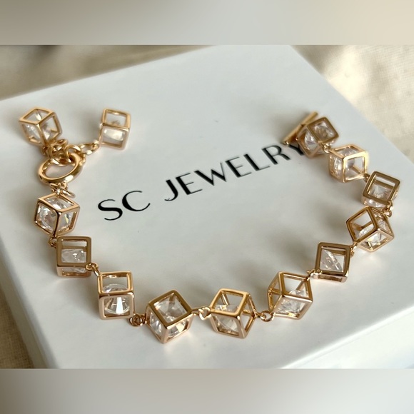 Cube Bracelet 18k Gold Plated w/ Moving Zirconia | Luxury Jewelry - Picture 6 of 12